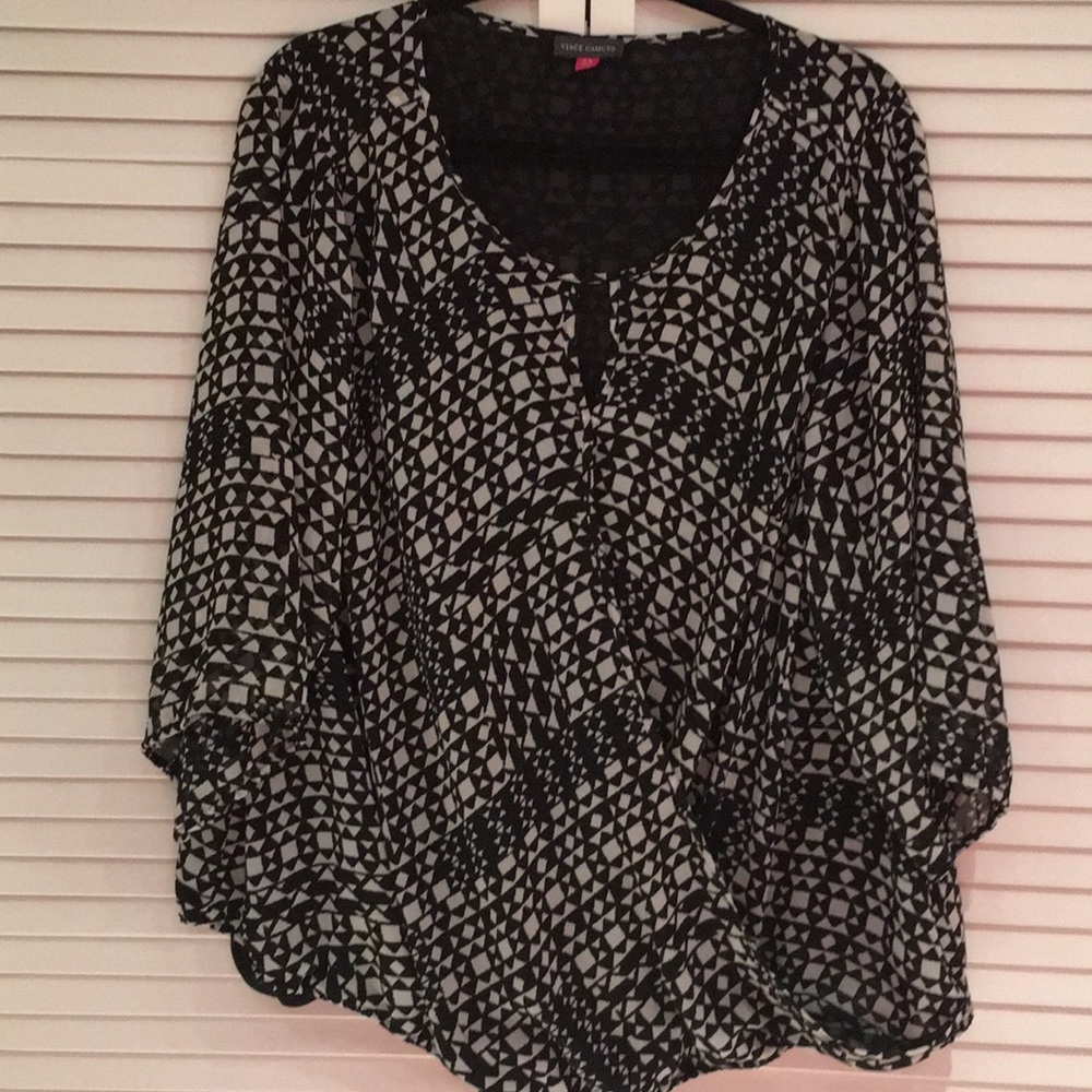 Vince Camuto 2x keyhole faux wrap black white